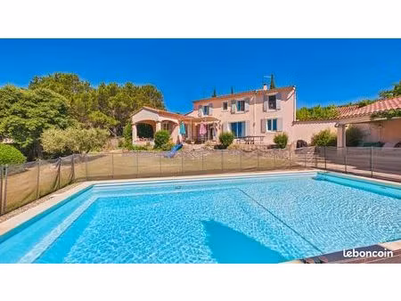 villa 8 pièces 233 m²