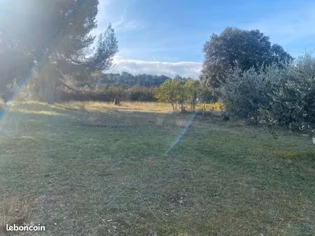 terrain 770 m² charleval