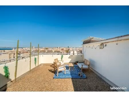 appartement art déco d'exception avec terrasse commune à proximité du vieux port
