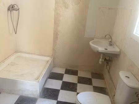 entrepôt avec habitation en pierres