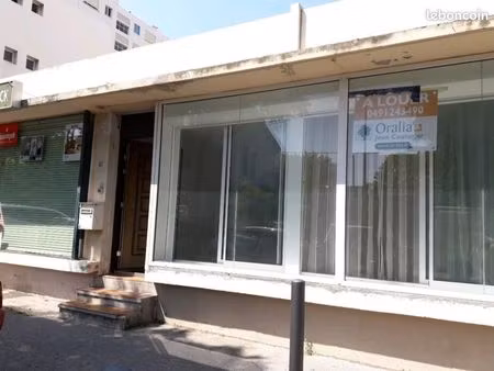 local 61 m²