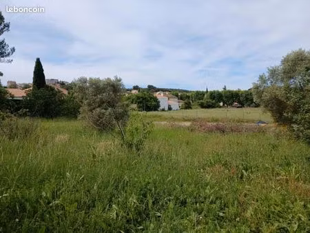 terrain 1 004 m² cabries