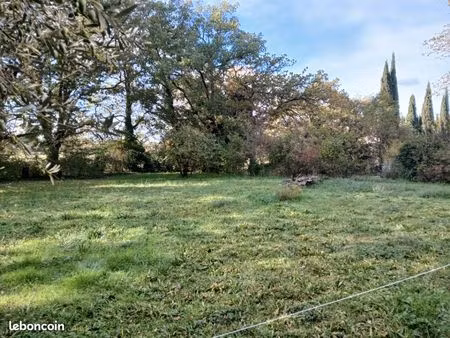 terrain 326 m² lambesc