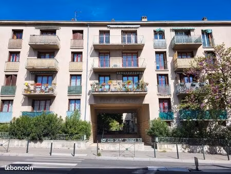 f3 aix proche hôpital