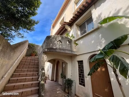 vend très belle maison avec 2 garages