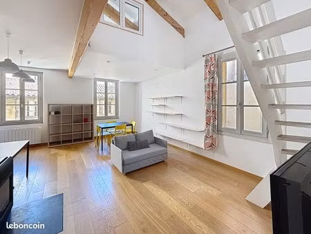 aix centre ancien duplex t3/t4 esprit maison de ville calme climatisation proche mairie + 