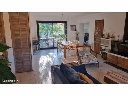 villa 115m² trets  plain-pied  4 chambres  secteur recherché et calme  jardin et piscine