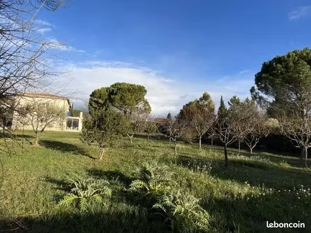 terrain 1 400 m² eguilles