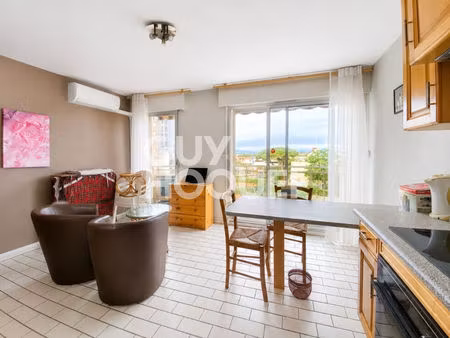 a louer à l'année - appartement studio - canet en roussillon - stationnement