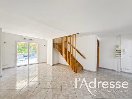 location appartement 3 pièces  67.00m²  la ciotat