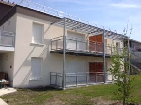 appartement 2 pièces avec balcon et place de parking