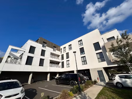 beau t4 meublé avec terrasses et 2 parkings