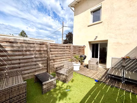 beynost maison de village en duplex avec terrasse