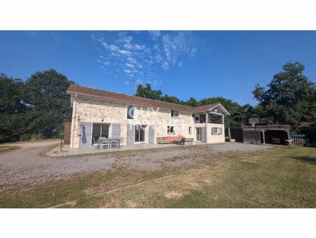 ancien chai rénové avec charme et beaux volumes
