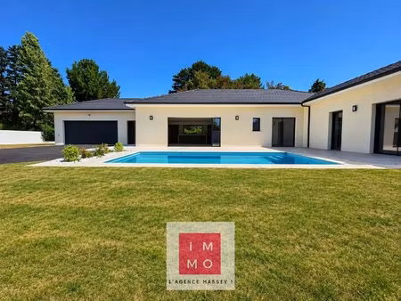 villa contemporaine d’exception – plain-pied avec piscine et double garage