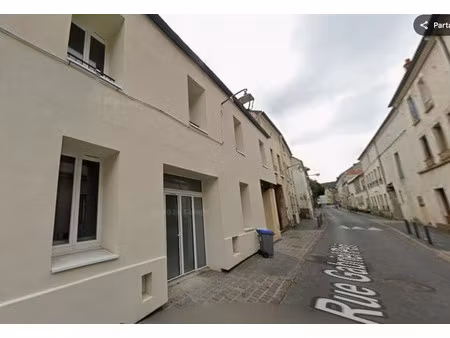 t3 avec cour privative et parking