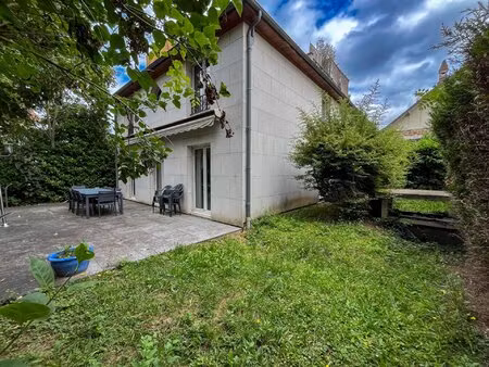 proche ecole - 2 min a pied des commerces