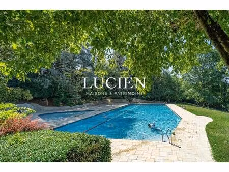 ecully - appartement t6 de 135m2 avec terrasse  piscine  terrains de tennis