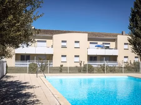 bel appartement avec terrasse et piscine sans vis-à-vis en périphérie de bordeaux
