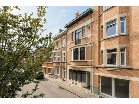 karaktervolle stadswoning met praktijkruimte te gent