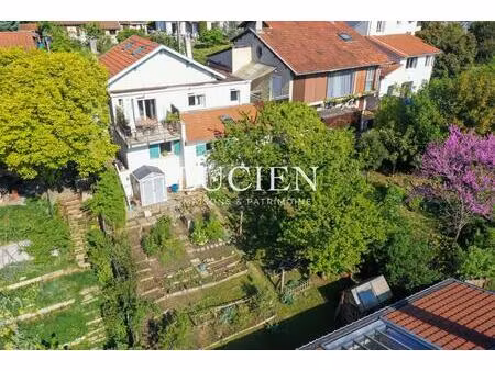 ecully - maison de charme avec jardin et vue dégagée