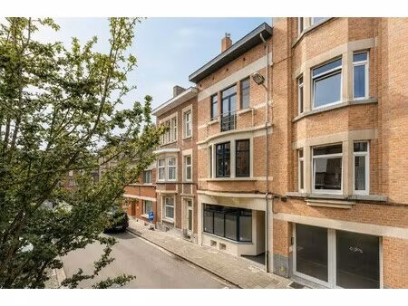 karaktervolle stadswoning met praktijkruimte te gent