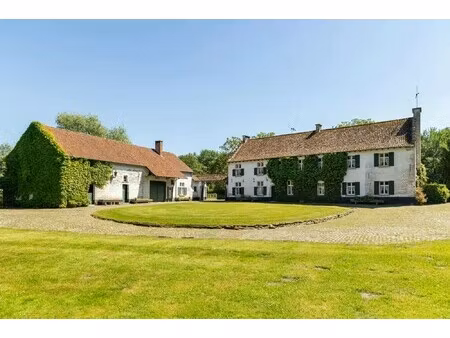 historische kasteelhoeve en waterburcht te koop in grimbergen