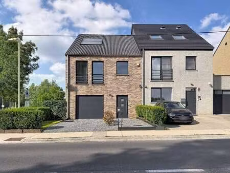 maison avec 3 chambres  jardin et garage