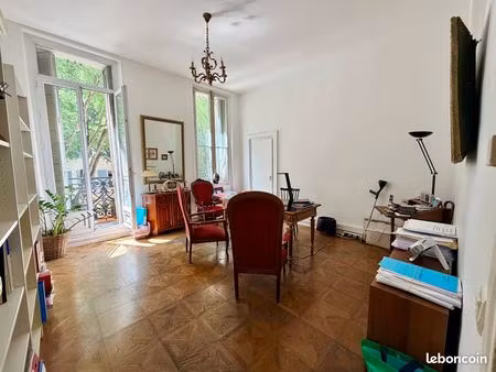 préfecture – bureaux / appartement de 108 m² – murs libres