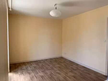 location appartement 2 pièces à segre (49500) : à louer 2 pièces / 40m² segre