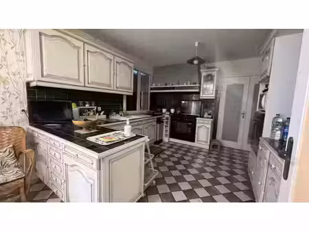 maison vue sur la chaîne des puys