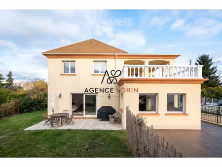 maison de luxe à vendre dans le quartier berteaux fermettes