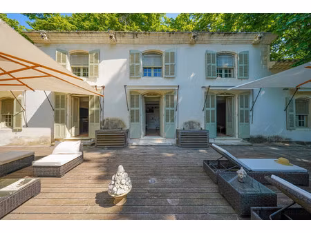 maison de luxe à vendre dans le quartier granettes-jauberte-sainte anne