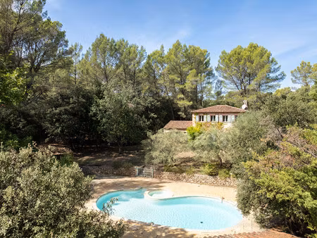 maison de luxe à vendre à cotignac