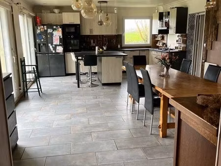maison familiale de 186 m2 avec grand terrain arboré