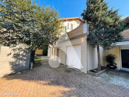maison 7 pièces 240 m²