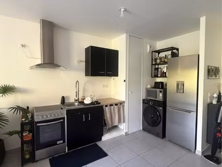 à louer – t2 de 43 m² avec balcon et garage