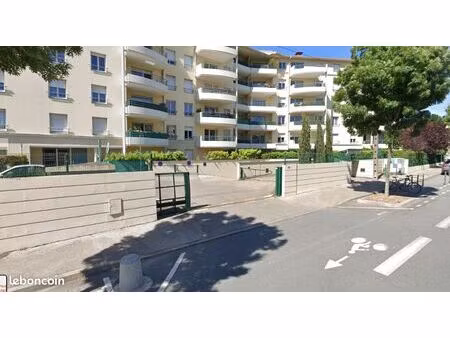 parking tassin la demi lune