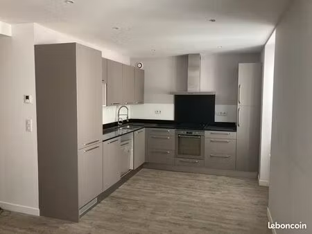 ? rare sur hasparren centre : grand appartement t5 - 100 m² - récemment rénové – disponibl