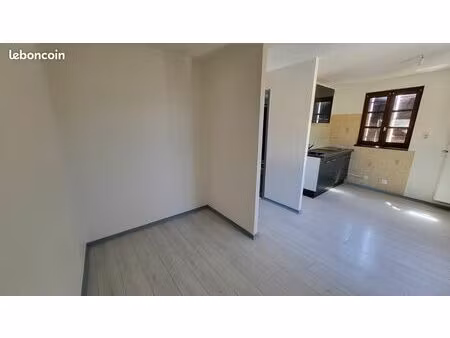 studio refait à neuf de 24m²
