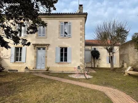 maison en pierre (200 m2 au sol) centre ville de langon