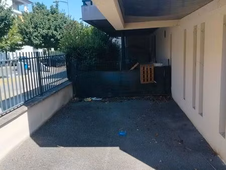 place parking sécurisée