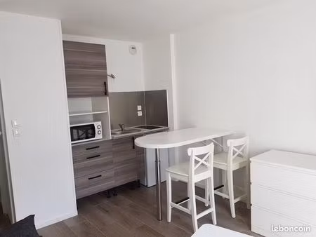 auxerre  joli studio avec place de parking