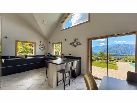 maison de luxe à vendre à la buisse