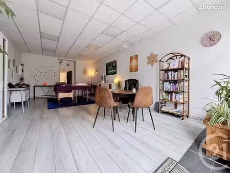 local photos  vidéo 46 m²