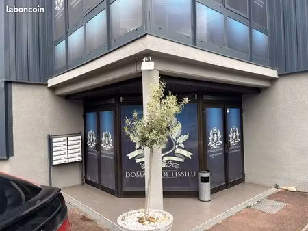 loue bureau de 12 à 20 m carré dans centre d'affaire le domaine de lissieu neuville