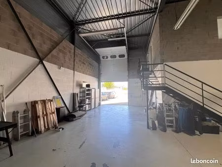 local d'activité avec stockage extérieur
