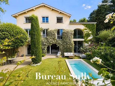 maison 6 pièces 230 m²