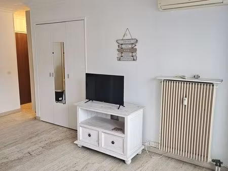 studio a louer à mandelieu