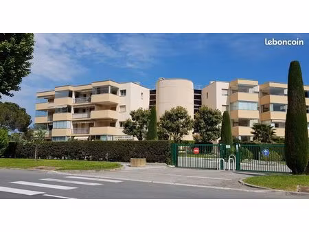 studio meublé terrasse parking piscine